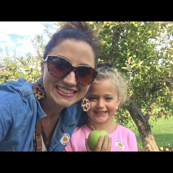 Meet your Posher, Dawn - Picture 1 of 1